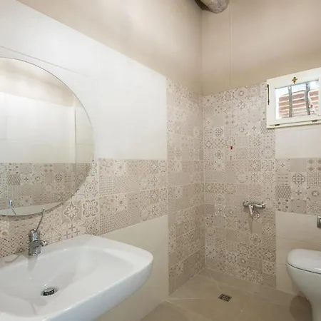 5 Bedroom Gorgeous In * Arezzo