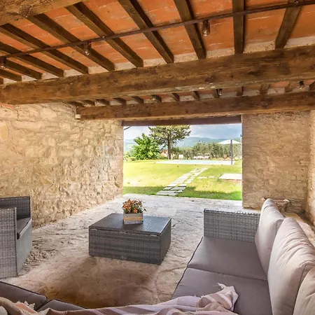 5 Bedroom Gorgeous In Holiday home *