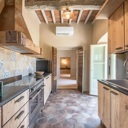 Holiday home 5 Bedroom Gorgeous In Arezzo